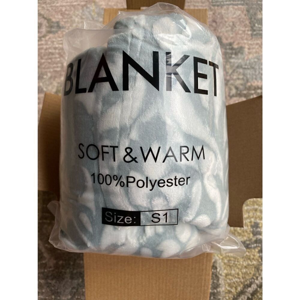 Sochow Botanical MintGreen and White Throw Blanket